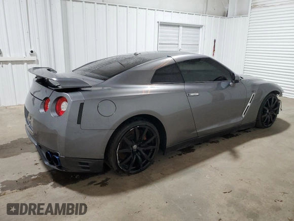 2016 Nissan GT-R Premium z VIN JN1AR5EFXGM290743, wystawiony jako Copart lot #75346334 z przebiegiem 34 358 mil mil oraz Szkody całkowita. Historia ofert i sprzedaży dostępna na DreamBid. Obrazek 3.
