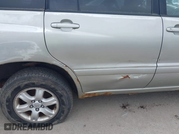 2003 Toyota Highlander z VIN JTEHF21A130118885, wystawiony jako IAAI lot #42475699 z przebiegiem 151 201 mil mil oraz . Historia ofert i sprzedaży dostępna na DreamBid. Obrazek 6.