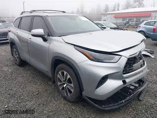 2023 Toyota Highlander Hybrid XLE with VIN 5TDKBRCH3PS118916, listed as a IAAI auction lot 41300848 with 23,981 mi miles. Bid and sale history available at carsss.com. Image 1.