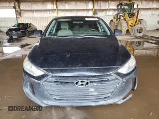 2017 Hyundai Elantra SE z VIN 5NPD84LFXHH050758, wystawiony jako Copart lot #59413985 z przebiegiem 257 151 mil mil oraz Czysty tytuł • Clean title. Historia ofert i sprzedaży dostępna na DreamBid. Obrazek 5.