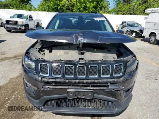 2018 Jeep Compass Latitude z VIN 3C4NJDBB3JT142940, wystawiony jako Copart lot #56306475 z przebiegiem 75 387 mil mil oraz Szkoda całkowita • Salvage title. Historia ofert i sprzedaży dostępna na DreamBid. Obrazek 5.