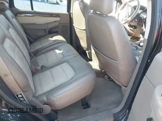 2002 Ford Explorer Eddie Bauer z VIN 1FMDU74W82ZC83464, wystawiony jako IAAI lot #41652672 z przebiegiem 145 151 mil mil oraz . Historia ofert i sprzedaży dostępna na DreamBid. Obrazek 8.