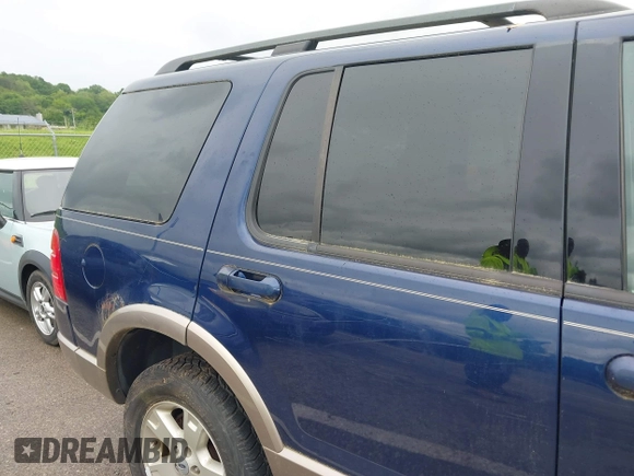 2004 Ford Explorer Eddie Bauer z VIN 1FMZU74W94UB24409, wystawiony jako IAAI lot #42244961 z przebiegiem 175 390 mil mil oraz . Historia ofert i sprzedaży dostępna na DreamBid. Obrazek 12.