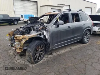 2018 Volvo XC90 Momentum z VIN YV4A22PK8J1207438, wystawiony jako Copart lot #88985305 z przebiegiem Nie podano mil oraz Szkody całkowita. Historia ofert i sprzedaży dostępna na DreamBid. Obrazek 1.
