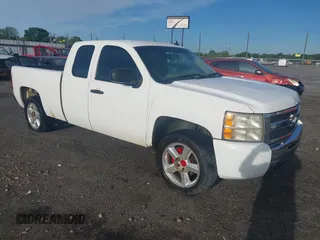 2007 Chevrolet Silverado 1500 LS with VIN 1GCEC19X97Z615574, listed as a IAAI auction lot 42025106 with 355,534 mi miles and . Bid and sale history available at DreamBid. Image 1.