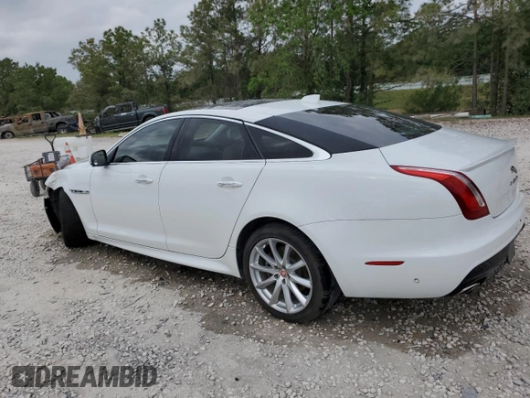 2016 Jaguar XJ R-Sport z VIN SAJWA1C71G8V92642, wystawiony jako Copart lot #53094125 z przebiegiem 98 548 mil mil oraz Szkoda całkowita • Salvage title. Historia ofert i sprzedaży dostępna na DreamBid. Obrazek 2.