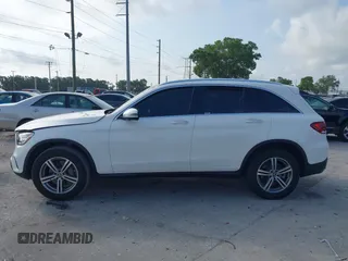 2022 Mercedes-Benz GLC 300 z VIN W1N0G8DB4NV395227, wystawiony jako IAAI lot #42214509 z przebiegiem 14 886 mil mil oraz . Historia ofert i sprzedaży dostępna na DreamBid. Obrazek 14.