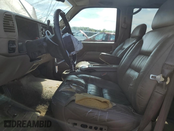 1998 GMC Suburban z VIN 3GKFK16R1WG503206, wystawiony jako Copart lot #69802344 z przebiegiem 231 148 mil mil oraz Szkody całkowita. Historia ofert i sprzedaży dostępna na DreamBid. Obrazek 7.