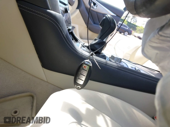2015 Infiniti Q50 Premium z VIN JN1BV7AR4FM410949, wystawiony jako IAAI lot #42243917 z przebiegiem 56 552 mil mil oraz . Historia ofert i sprzedaży dostępna na DreamBid. Obrazek 11.