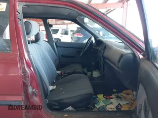 1990 Toyota Corolla z VIN 1NXAE94A1LZ117401, wystawiony jako IAAI lot #41755431 z przebiegiem 81 786 mil mil oraz . Historia ofert i sprzedaży dostępna na DreamBid. Obrazek 5.