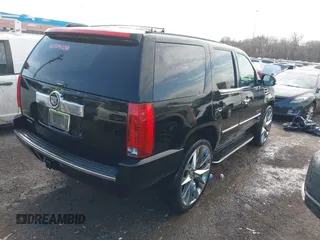 2007 Cadillac Escalade z VIN 1GYFK63857R153210, wystawiony jako IAAI lot #41704106 z przebiegiem 291 658 mil mil oraz . Historia ofert i sprzedaży dostępna na DreamBid. Obrazek 4.