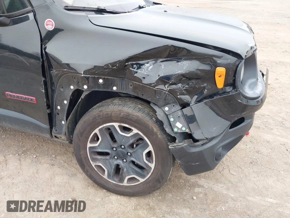 2017 Jeep Renegade Trailhawk z VIN ZACCJBCB9HPG55038, wystawiony jako IAAI lot #41737043 z przebiegiem 103 488 mil mil oraz . Historia ofert i sprzedaży dostępna na DreamBid. Obrazek 6.