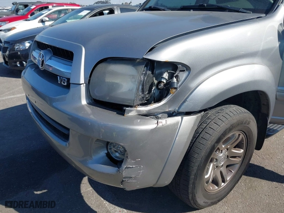 2005 Toyota Sequoia SR5 with VIN 5TDZT34A65S251726, listed as a IAAI auction lot 41646858 with 107,584 mi miles. Bid and sale history available at carsss.com. Image 6.