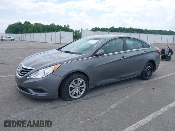 2013 Hyundai Sonata GLS z VIN 5NPEB4ACXDH569785, wystawiony jako IAAI lot #39392769 z przebiegiem 69 934 mil mil oraz . Historia ofert i sprzedaży dostępna na DreamBid. Obrazek 2.