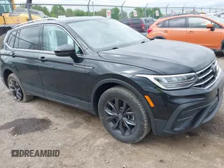 2022 Volkswagen Tiguan SE z VIN 3VV2B7AX4NM093585, wystawiony jako IAAI lot #42267105 z przebiegiem 31 239 mil mil oraz . Historia ofert i sprzedaży dostępna na DreamBid. Obrazek 1.
