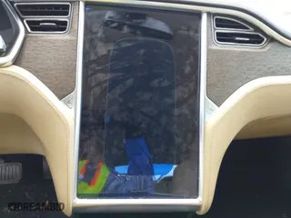 2013 Tesla Model S with VIN 5YJSA1CN2DFP17316, listed as a IAAI auction lot 42092751 with 1 mi miles. Bid and sale history available at carsss.com. Image 18.