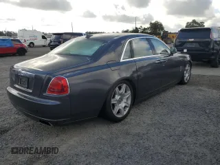 2012 Rolls-Royce Ghost z VIN SCA664S59CUX50672, wystawiony jako Copart lot #73685494 z przebiegiem Nie podano mil oraz Szkody całkowita. Historia ofert i sprzedaży dostępna na DreamBid. Obrazek 3.