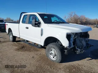 2020 Ford F-250 XL z VIN 1FT7X2B64LEC53546, wystawiony jako IAAI lot #41414834 z przebiegiem 175 403 mil mil oraz . Historia ofert i sprzedaży dostępna na DreamBid. Obrazek 1.