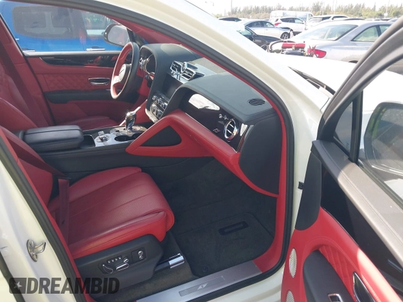 2022 Bentley Bentayga V8 z VIN SJAAM2ZV2NC013035, wystawiony jako IAAI lot #41487773 z przebiegiem 35 500 mil mil oraz . Historia ofert i sprzedaży dostępna na DreamBid. Obrazek 5.
