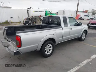 2004 Nissan Frontier XE z VIN 1N6DD26T44C426195, wystawiony jako IAAI lot #42208220 z przebiegiem 266 590 mil mil oraz . Historia ofert i sprzedaży dostępna na DreamBid. Obrazek 4.