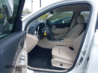 2019 Mercedes-Benz GLC 300 with VIN WDC0G4JB0KF670869, listed as a IAAI auction lot 42106326 with 51,047 mi miles and . Bid and sale history available at DreamBid. Image 5.