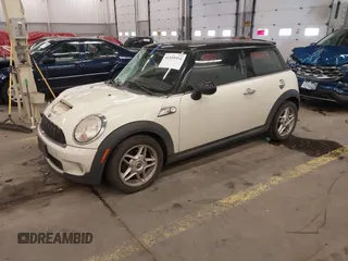 2009 MINI Hardtop S with VIN WMWMF73509TW85898, listed as a IAAI auction lot 41559954 with 97,186 mi miles and . Bid and sale history available at DreamBid. Image 17.