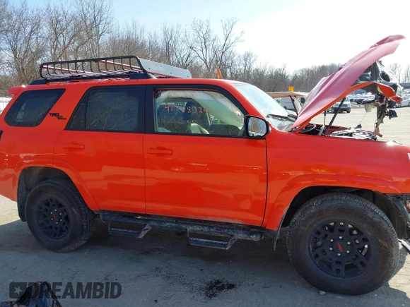 2024 Toyota 4Runner TRD Off Road z VIN JTERU5JR4R6286298, wystawiony jako IAAI lot #41748324 z przebiegiem 9 707 mil mil oraz . Historia ofert i sprzedaży dostępna na DreamBid. Obrazek 14.