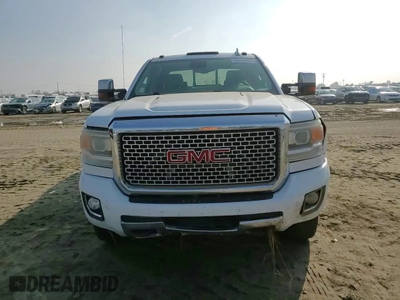 2015 GMC Sierra 3500HD Denali z VIN 1GT424E81FF659731, wystawiony jako Copart lot #83586924 z przebiegiem 182 534 mil mil oraz Szkoda całkowita • Salvage title. Historia ofert i sprzedaży dostępna na DreamBid. Obrazek 10.