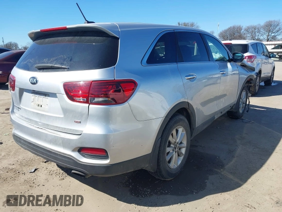 2019 Kia Sorento LX with VIN 5XYPG4A36KG579616, listed as a IAAI auction lot 41472626 with 110,078 mi miles. Bid and sale history available at carsss.com. Image 4.