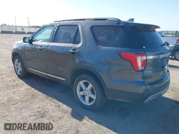 2017 Ford Explorer XLT z VIN 1FM5K8D89HGA43961, wystawiony jako IAAI lot #42174785 z przebiegiem 104 435 mil mil oraz . Historia ofert i sprzedaży dostępna na DreamBid. Obrazek 3.