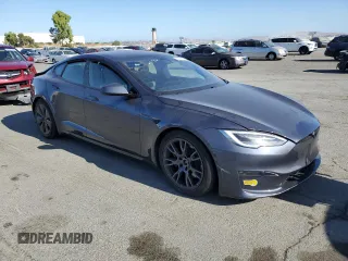 2022 Tesla Model S z VIN 5YJSA1E53NF462884, wystawiony jako Copart lot #62701915 z przebiegiem Nie podano mil oraz Szkoda całkowita • Salvage title. Historia ofert i sprzedaży dostępna na DreamBid. Obrazek 4.