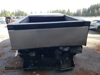2024 Tesla Cybertruck z VIN 7G2CEHED8RA006307, wystawiony jako Copart lot #74118474 z przebiegiem 1773 mil mil oraz Szkody całkowita. Historia ofert i sprzedaży dostępna na DreamBid. Obrazek 6.