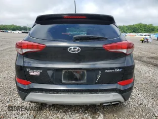 2017 Hyundai Tucson Sport z VIN KM8J33A22HU388846, wystawiony jako Copart lot #56691065 z przebiegiem Nie podano mil oraz Szkoda całkowita • Salvage title. Historia ofert i sprzedaży dostępna na DreamBid. Obrazek 6.
