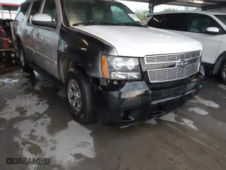 2007 Chevrolet Suburban LS with VIN 1GNFC16067J219667, listed as a IAAI auction lot 41900333 with 1 mi miles. Bid and sale history available at carsss.com. Image 6.