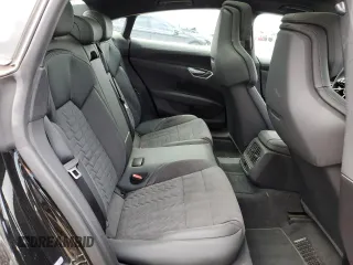 2022 Audi e-tron GT Premium Plus z VIN WAUCJBFW8N7001359, wystawiony jako Copart lot #50033824 z przebiegiem 16 630 mil mil oraz . Historia ofert i sprzedaży dostępna na DreamBid. Obrazek 10.
