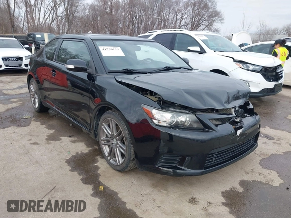 2012 Scion tC z VIN JTKJF5C72C3024241, wystawiony jako IAAI lot #41750123 z przebiegiem 136 695 mil mil oraz . Historia ofert i sprzedaży dostępna na DreamBid. Obrazek 1.