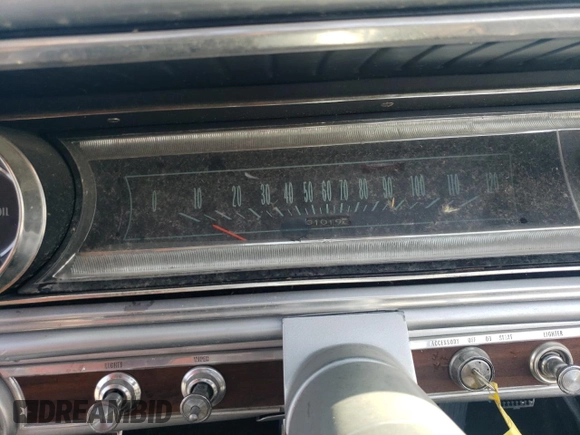 1965 Chevrolet Impala z VIN 166675S178371, wystawiony jako Copart lot #62475694 z przebiegiem 1 019 mil mil oraz Szkoda całkowita • Salvage title. Historia ofert i sprzedaży dostępna na DreamBid. Obrazek 9.