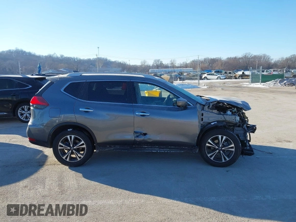 2020 Nissan Rogue SV z VIN JN8AT2MV5LW144436, wystawiony jako IAAI lot #41642351 z przebiegiem 44 192 mil mil oraz . Historia ofert i sprzedaży dostępna na DreamBid. Obrazek 13.