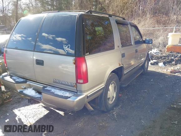 1998 Chevrolet Tahoe z VIN 1GNEK13R7WJ367763, wystawiony jako IAAI lot #41442910 z przebiegiem 270 488 mil mil oraz . Historia ofert i sprzedaży dostępna na DreamBid. Obrazek 4.