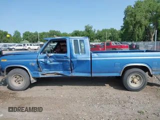1985 Ford F-250 z VIN 1FTHX25L8FKA37064, wystawiony jako IAAI lot #42373947 z przebiegiem 12 428 mil mil oraz . Historia ofert i sprzedaży dostępna na DreamBid. Obrazek 14.