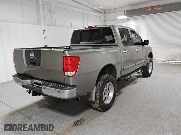 2006 Nissan Titan LE z VIN 1N6AA07BX6N573134, wystawiony jako Copart lot #46487815 z przebiegiem 161 174 mil mil oraz Czysty tytuł • Clean title. Historia ofert i sprzedaży dostępna na DreamBid. Obrazek 3.
