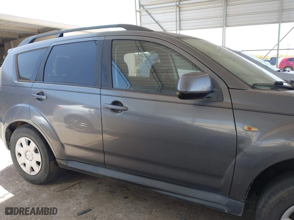 2011 Mitsubishi Outlander ES with VIN JA4AS2AW3BU036686, listed as a IAAI auction lot 41827674 with 141,868 mi miles. Bid and sale history available at carsss.com. Image 13.