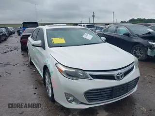 2013 Toyota Avalon XLE z VIN 4T1BK1EB5DU062247, wystawiony jako IAAI lot #42194529 z przebiegiem 189 092 mil mil oraz . Historia ofert i sprzedaży dostępna na DreamBid. Obrazek 1.