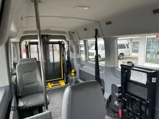 2018 Ford Transit Passenger XL z VIN 1FBZX2CM1JKA87138, wystawiony jako Copart lot #53706825 z przebiegiem 207 885 mil mil oraz Tytuł czysty. Historia ofert i sprzedaży dostępna na DreamBid. Obrazek 6.