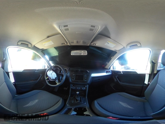 2019 Volkswagen Tiguan S z VIN 3VV1B7AX0KM043032, wystawiony jako IAAI lot #41862179 z przebiegiem 154 440 mil mil oraz . Historia ofert i sprzedaży dostępna na DreamBid. Obrazek 18.