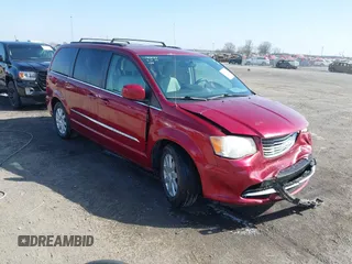 2013 Chrysler Town & Country Touring z VIN 2C4RC1BG7DR777172, wystawiony jako IAAI lot #41780881 z przebiegiem 196 768 mil mil oraz . Historia ofert i sprzedaży dostępna na DreamBid. Obrazek 1.