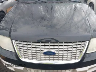2005 Ford Expedition Eddie Bauer with VIN 1FMFU18575LA02365, listed as a IAAI auction lot 41789572 with 231,682 mi miles. Bid and sale history available at carsss.com. Image 6.