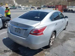 2013 Nissan Altima SV z VIN 1N4BL3AP3DN425384, wystawiony jako IAAI lot #42471028 z przebiegiem 154 095 mil mil oraz . Historia ofert i sprzedaży dostępna na DreamBid. Obrazek 4.