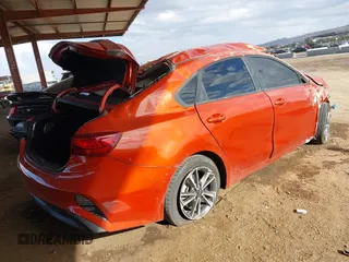 2023 Kia Forte LXS z VIN 3KPF24AD0PE508984, wystawiony jako IAAI lot #41784790 z przebiegiem 71 269 mil mil oraz . Historia ofert i sprzedaży dostępna na DreamBid. Obrazek 4.
