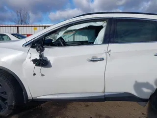 2017 Nissan Murano SL with VIN 5N1AZ2MH5HN204437, listed as a IAAI auction lot 41852350 with 82,545 mi miles and . Bid and sale history available at carsss.com. Image 14.